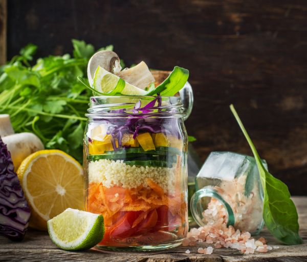 Σαλάτα ουράνιο τόξο σε βαζάκι | imommy.gr