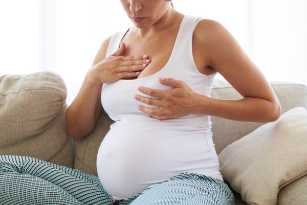 Τι ανακουφίζει την ευαισθησία στο στήθος που προκαλεί η εγκυμοσύνη; | imommy.gr