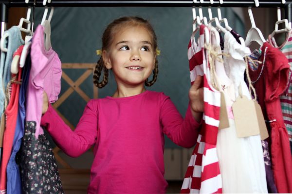 Είναι φυσιολογικό εάν το παιδί παθαίνει εμμονή με τα ακριβά ρούχα; | imommy.gr
