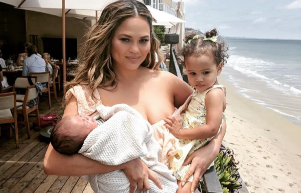 Κρίσι Τέιγκεν: Το τρυφερό βίντεο με τα παιδιά της να παίζουν | imommy.gr