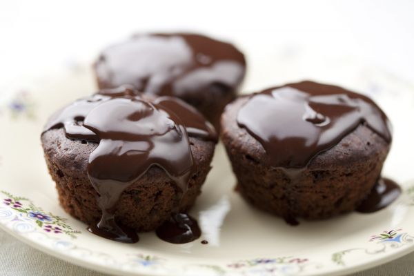 Εύκολα σοκολατένια μάφιν με υγρή λιωμένη σοκολάτα | imommy.gr
