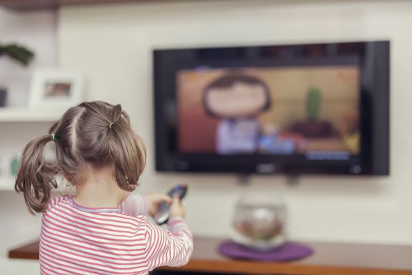 Πώς θα χρησιμοποιείτε την τηλεόραση προς όφελος του παιδιού | imommy.gr