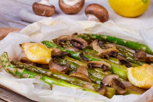 Πρωτότυπη σαλάτα με σπαράγγια και μανιτάρια | imommy.gr