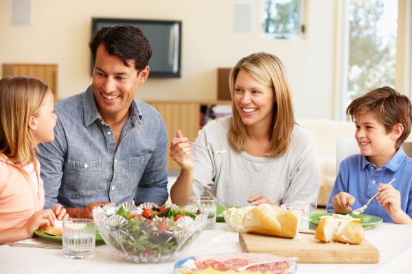 Οι νέοι κανόνες στο οικογενειακό τραπέζι | imommy.gr