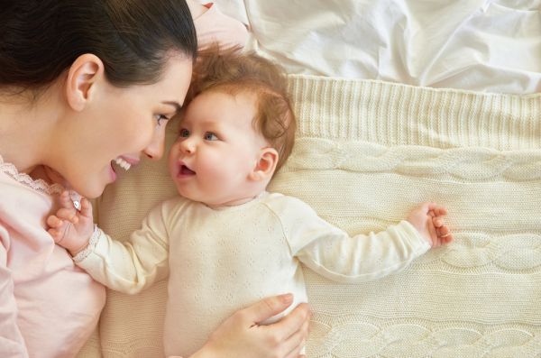 Ισχύει ότι τα παιδιά αναγνωρίζουν τη μητρική φωνή από τη γέννα; | imommy.gr
