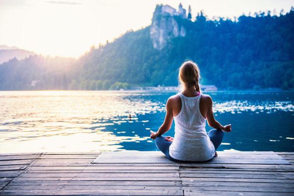 Χαλαρώστε και γυμναστείτε με aqua yoga | imommy.gr