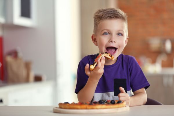 Πώς θα πειθαρχήσετε το παιδί στο τραπέζι; | imommy.gr