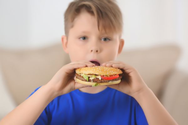 Μπορούν τα υπέρβαρα παιδιά να φάνε δεύτερη μερίδα; | imommy.gr