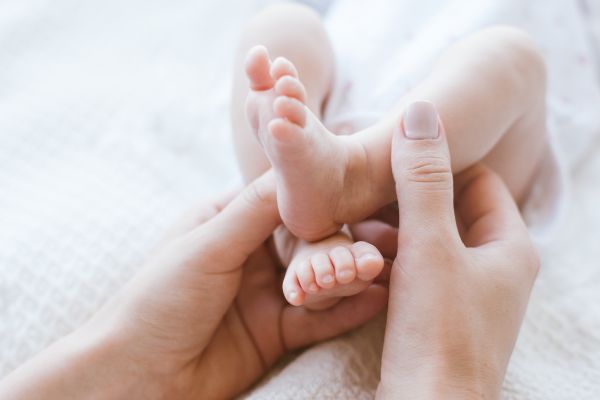 Όσα πρέπει να γνωρίζετε για τις αλλαγές στις υιοθεσίες | imommy.gr