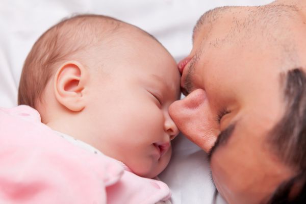 Τι αλλάζει ριζικά στη ζωή ενός άντρα όταν γίνεται μπαμπάς; | imommy.gr