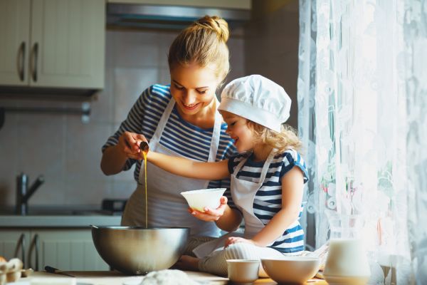 Διασκεδαστικοί τρόποι να μαγειρέψετε με το παιδί | imommy.gr