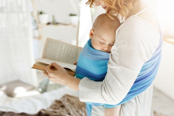 Τα οφέλη του να διαβάζουμε στο νεογέννητο | imommy.gr