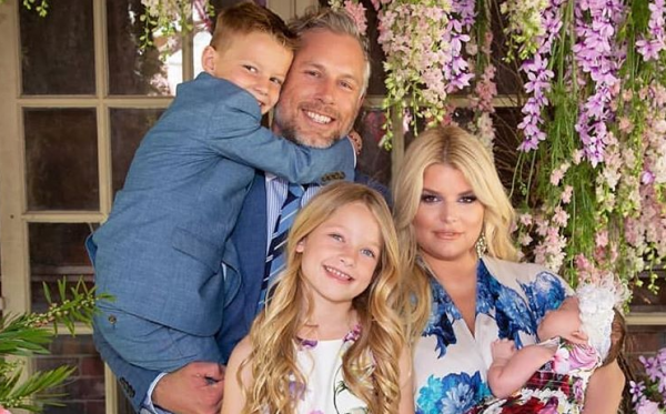 Οι υπέροχες οικογενειακές φωτογραφίες της Τζέσικα Σίμπσον | imommy.gr