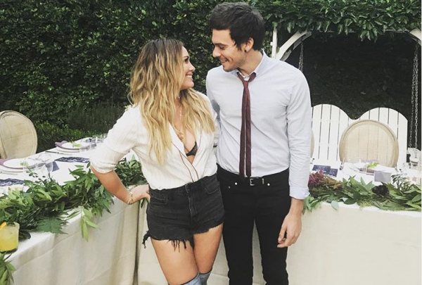 Η τρυφερή αγκαλιά της Χίλαρι Νταφ με τον άντρα της | imommy.gr