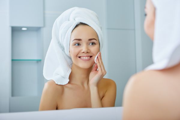 Με ποια σειρά πρέπει να εφαρμόζω τα προϊόντα περιποίησης και μακιγιάζ; | imommy.gr