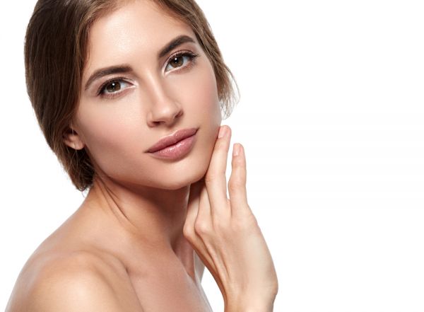 «No makeup» makeup: Πώς θα υιοθετήσετε τη μεγαλύτερη τάση του καλοκαιρινού μακιγιάζ | imommy.gr