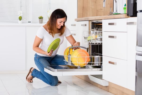 Έτσι θα καθαρίσετε αποτελεσματικά το πλυντήριο πιάτων | imommy.gr
