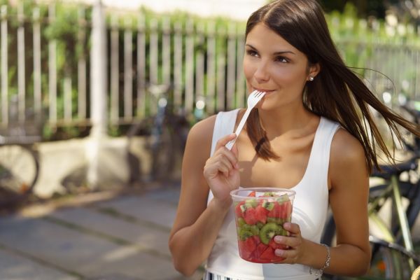 Πώς θα έχετε μια υγιεινή διατροφή το καλοκαίρι | imommy.gr