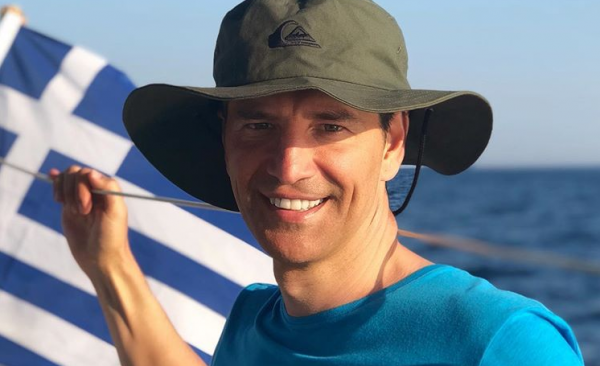 Το «Bottle Cap Challenge» του Σάκη Ρουβά | imommy.gr