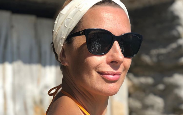 Βίκυ Βολιώτη: Η τρυφερή φωτογραφία με την κόρη της μέσα στη θάλασσα | imommy.gr