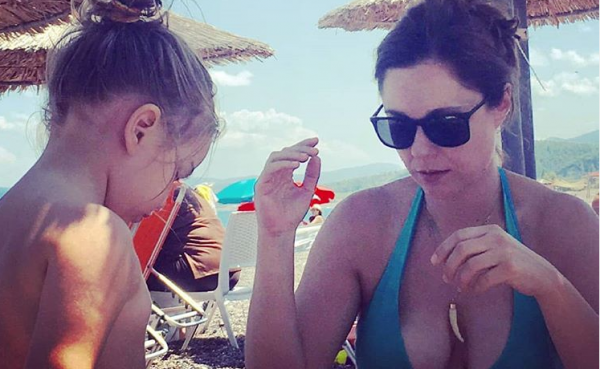 Θάλεια Ματίκα: Η καλοκαιρινή φωτογραφία με τον σύζυγό της και την κορούλα τους | imommy.gr