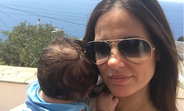 Ελένη Καρποντίνη: Η τρυφερή φωτογραφία με τους άντρες της ζωής της | imommy.gr