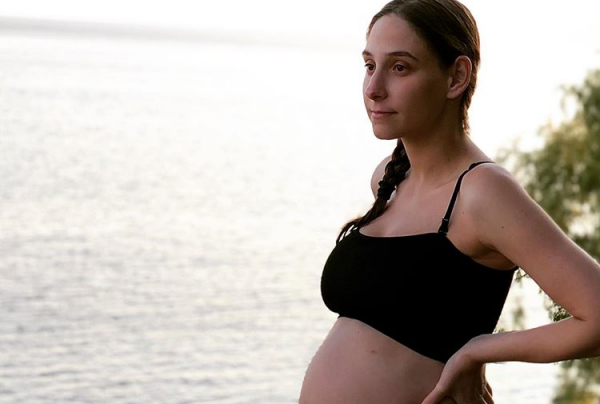 Φωτεινή Αθερίδου: Δημοσίευσε την πιο καλοκαιρινή φωτογραφία με φουσκωμένη κοιλίτσα | imommy.gr