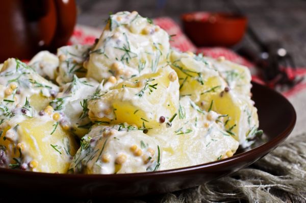Υπέροχη κοτοσαλάτα με πατάτες και γιαούρτι | imommy.gr