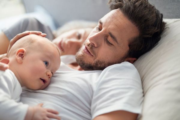 Πώς μπορεί να βοηθήσει ο μπαμπάς στον θηλασμό; | imommy.gr