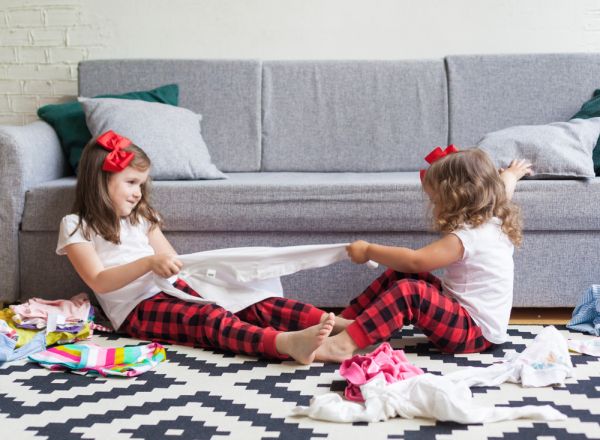 Οι πιο αστείες στιγμές με αδερφάκια που τσακώνονται | imommy.gr