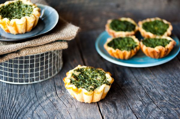 Πανεύκολα ατομικά ταρτάκια με σπανάκι | imommy.gr