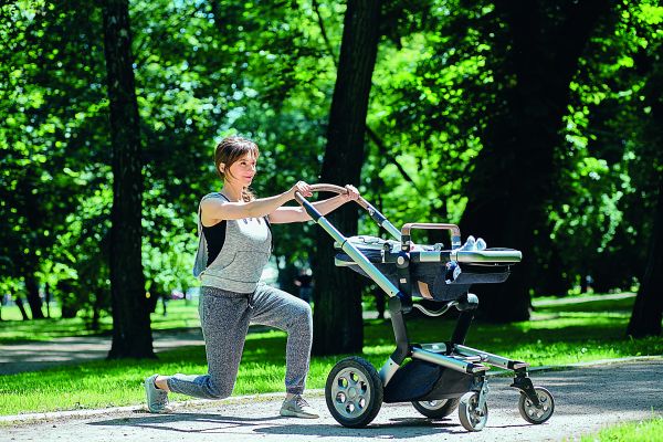 Έξι ασκήσεις που μπορείτε να κάνετε με το καροτσάκι του μωρού σας | imommy.gr