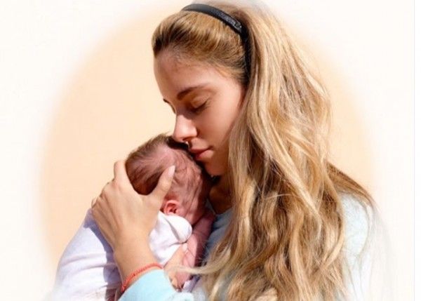 Δούκισσα Νομικού: Δείτε την υπέροχη οικογενειακή φωτογραφία που δημοσίευσε | imommy.gr