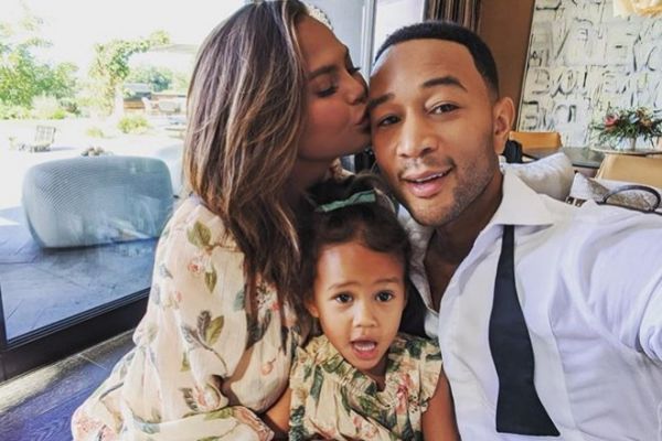 Κρίσι Τέιγκεν: Το επικό τρολάρισμα στον σύζυγό της | imommy.gr