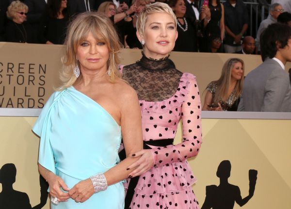 Οι διάσημες αποκαλύπτουν τις συμβουλές ομορφιάς που τους έδωσε η μητέρα τους | imommy.gr