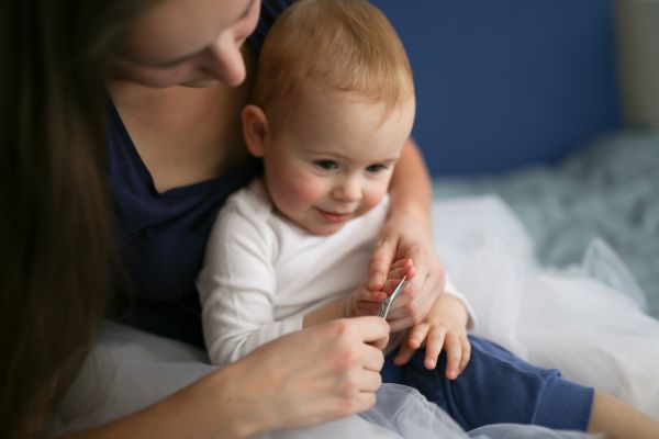 Πώς θα του κόψετε τα νύχια χωρίς… δράματα | imommy.gr