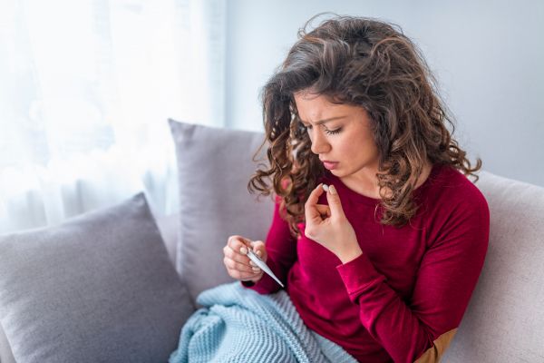 Πέντε φυσικοί τρόποι να ανακουφιστείτε από τον πυρετό | imommy.gr