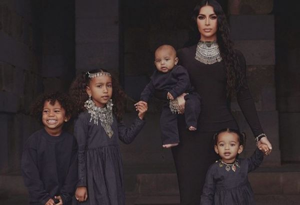 Κιμ Καρντάσιαν: Η νέα οικογενειακή φωτογραφία σε γιοτ | imommy.gr