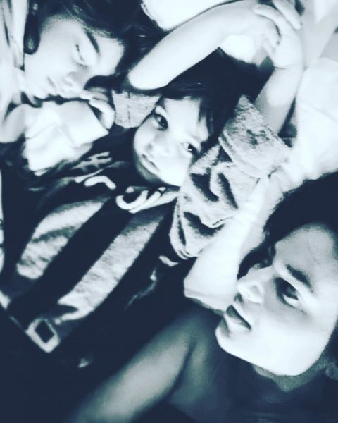 Ζενεβιέβ Μαζαρί: Φωτογραφίζεται μαζί με τα παιδιά της και εύχεται «Καλά Χριστούγεννα» | imommy.gr