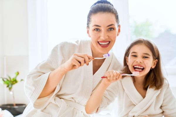 Τα λάθη που κάνετε όταν βουρτσίζετε τα δόντια σας | imommy.gr