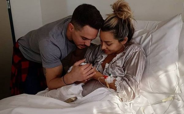 Πετρούνιας-Μιλλούση: Η τρυφερή αγκαλιά με την κορούλα τους | imommy.gr