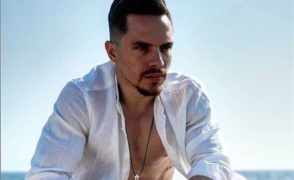 Πετρούνιας: Βόλτα με την κορούλα του στο στολισμένο Σύνταγμα | imommy.gr