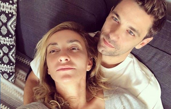 Τότσικας – Ρέβη: Στόλισαν το δέντρο μαζί με τα δίδυμα | imommy.gr