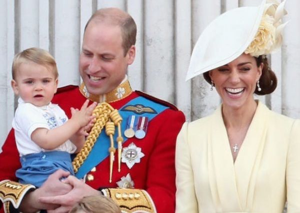 Πρίγκιπας Λούις : H viral βόλτα με την προσωπική του Μαίρη Πόπινς | imommy.gr