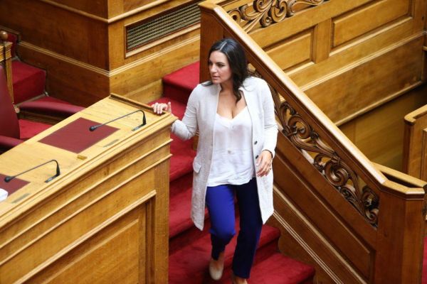 Ποια πασίγνωστη ελληνίδα πολιτικός χώρισε | imommy.gr