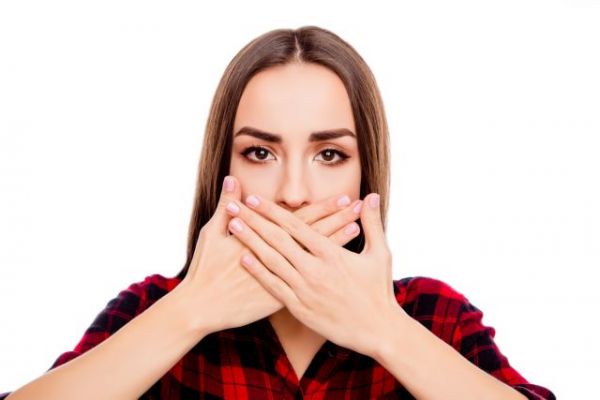 Πέντε μυστικά για να μην μυρίζει το στόμα σας | imommy.gr