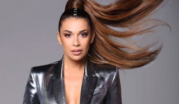 Η Ελένη Χατζίδου με flat κοιλιά μόλις 4 μήνες μετά την εγκυμοσύνη της | imommy.gr