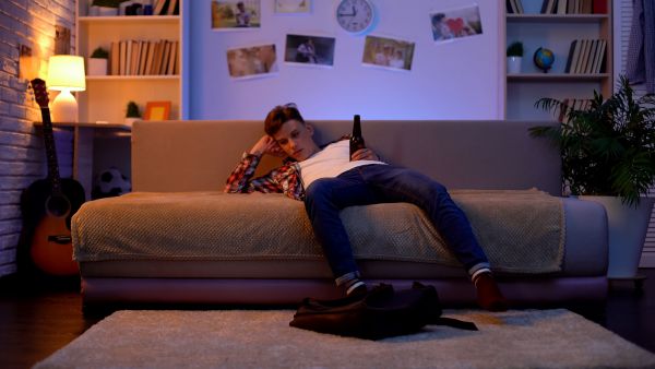 Πώς θα καταλάβετε ότι το παιδί σας ήπιε αλκοόλ; | imommy.gr