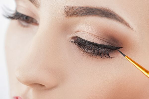 Eyeliner : Οι κίνδυνοι που κρύβει η χρήση του για τα μάτια | imommy.gr