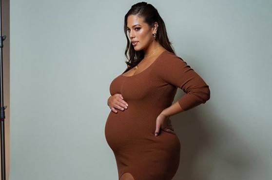 Άσλεϊ Γκράχαμ: Κάνει γυμναστική στον 9ο μήνα της εγκυμοσύνης της | imommy.gr
